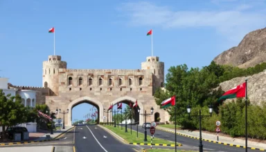 اختفاء مظاهر التدين في عُمان يعود لتحريم الفقة الإباضي السائد للدخان منذ القدم